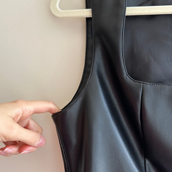 7 For All Mankind Black Faux Leather Corset Crop Top, Size Medium - Picture 6 of 16